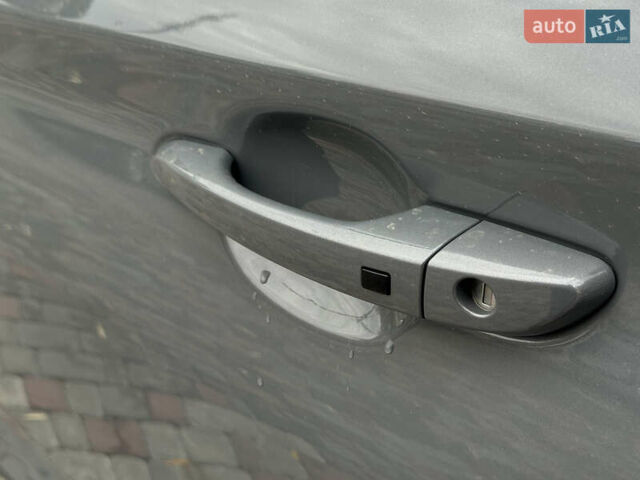 Серый Хендай Kona Electric, объемом двигателя 0 л и пробегом 65 тыс. км за 17999 $, фото 19 на Automoto.ua