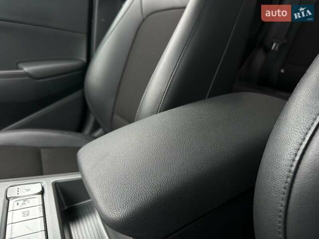 Серый Хендай Kona Electric, объемом двигателя 0 л и пробегом 65 тыс. км за 19900 $, фото 84 на Automoto.ua