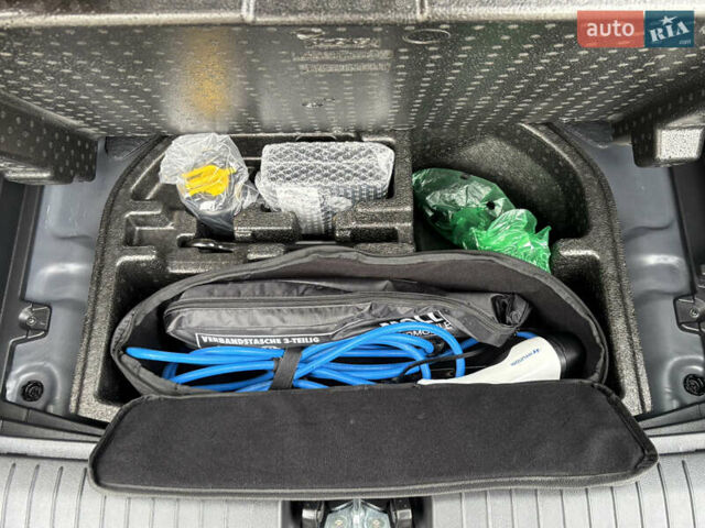 Сірий Хендай Kona Electric, об'ємом двигуна 0 л та пробігом 52 тис. км за 16450 $, фото 56 на Automoto.ua