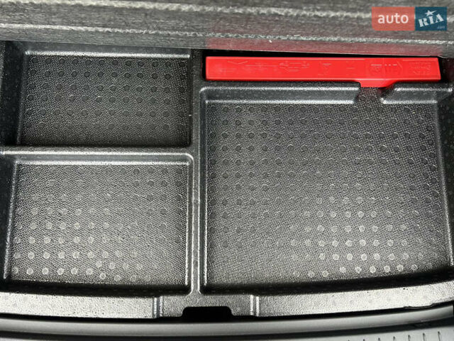 Серый Хендай Kona Electric, объемом двигателя 0 л и пробегом 72 тыс. км за 20154 $, фото 38 на Automoto.ua