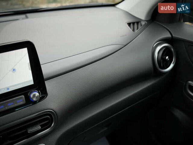 Серый Хендай Kona Electric, объемом двигателя 0 л и пробегом 87 тыс. км за 19552 $, фото 92 на Automoto.ua