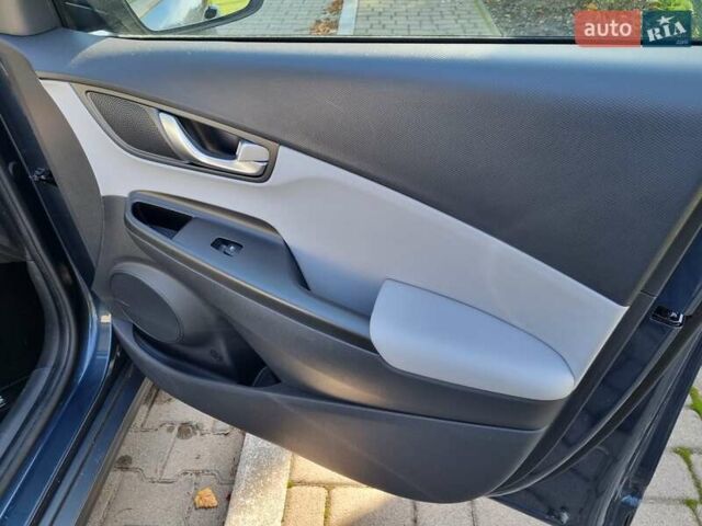 Серый Хендай Kona Electric, объемом двигателя 0 л и пробегом 42 тыс. км за 21500 $, фото 30 на Automoto.ua