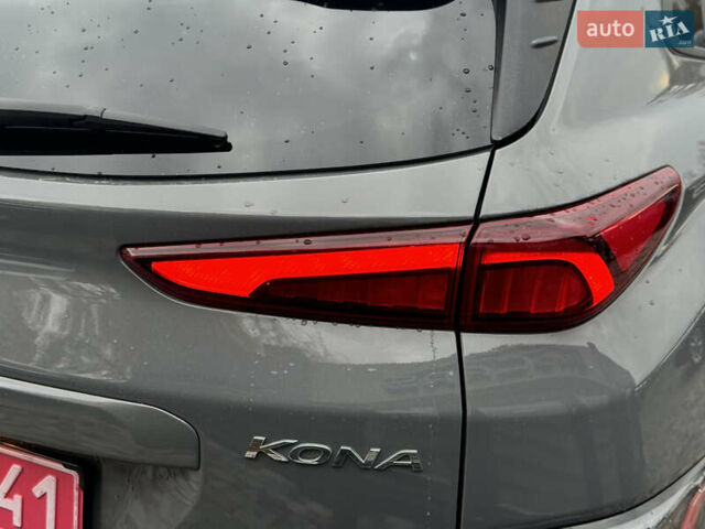 Серый Хендай Kona Electric, объемом двигателя 0 л и пробегом 65 тыс. км за 17999 $, фото 42 на Automoto.ua