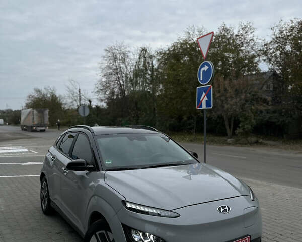 Серый Хендай Kona Electric, объемом двигателя 0 л и пробегом 63 тыс. км за 18450 $, фото 8 на Automoto.ua