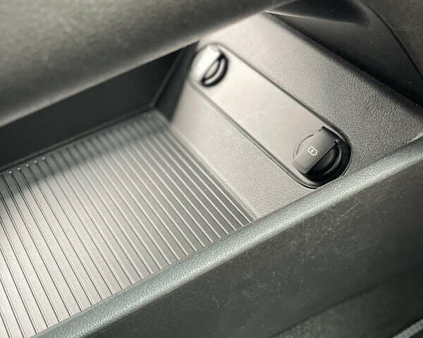 Серый Хендай Kona Electric, объемом двигателя 0 л и пробегом 47 тыс. км за 15950 $, фото 28 на Automoto.ua