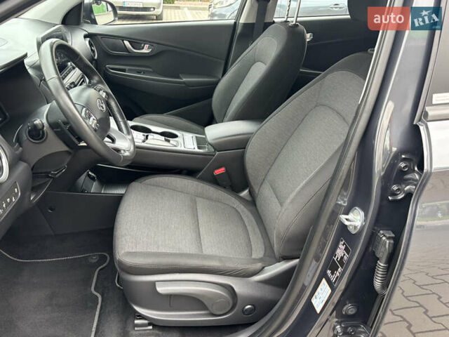 Сірий Хендай Kona Electric, об'ємом двигуна 0 л та пробігом 52 тис. км за 16450 $, фото 27 на Automoto.ua