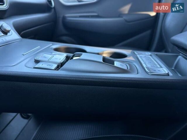 Сірий Хендай Kona Electric, об'ємом двигуна 0 л та пробігом 83 тис. км за 19900 $, фото 17 на Automoto.ua