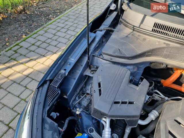 Серый Хендай Kona Electric, объемом двигателя 0 л и пробегом 42 тыс. км за 21500 $, фото 37 на Automoto.ua