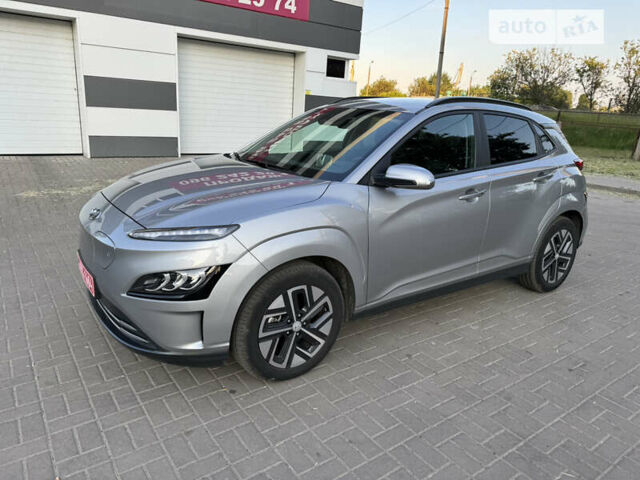 Серый Хендай Kona Electric, объемом двигателя 0 л и пробегом 9 тыс. км за 23900 $, фото 13 на Automoto.ua