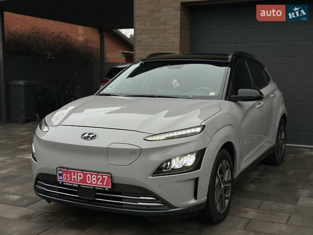 Серый Хендай Kona Electric, объемом двигателя 0 л и пробегом 63 тыс. км за 17900 $, фото 2 на Automoto.ua