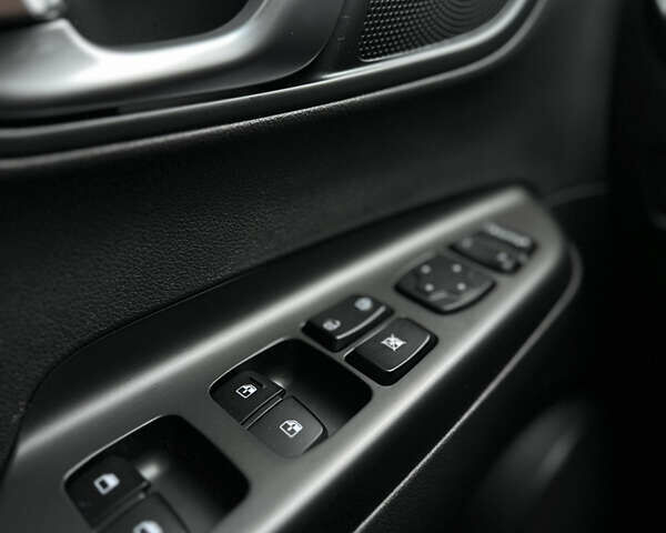 Серый Хендай Kona Electric, объемом двигателя 0 л и пробегом 63 тыс. км за 18450 $, фото 45 на Automoto.ua