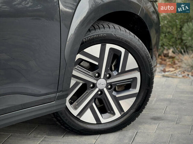 Серый Хендай Kona Electric, объемом двигателя 0 л и пробегом 87 тыс. км за 19552 $, фото 20 на Automoto.ua