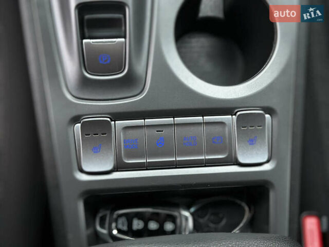 Серый Хендай Kona Electric, объемом двигателя 0 л и пробегом 63 тыс. км за 17900 $, фото 21 на Automoto.ua