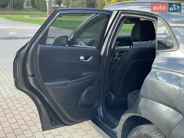 Серый Хендай Kona Electric, объемом двигателя 0 л и пробегом 48 тыс. км за 17390 $, фото 14 на Automoto.ua