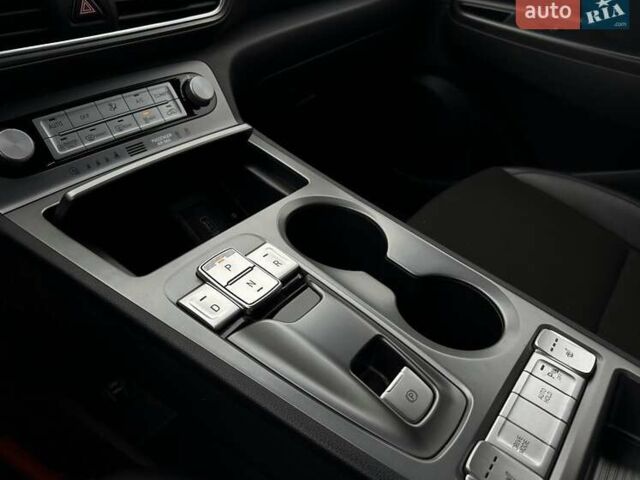 Серый Хендай Kona Electric, объемом двигателя 0 л и пробегом 65 тыс. км за 19900 $, фото 15 на Automoto.ua