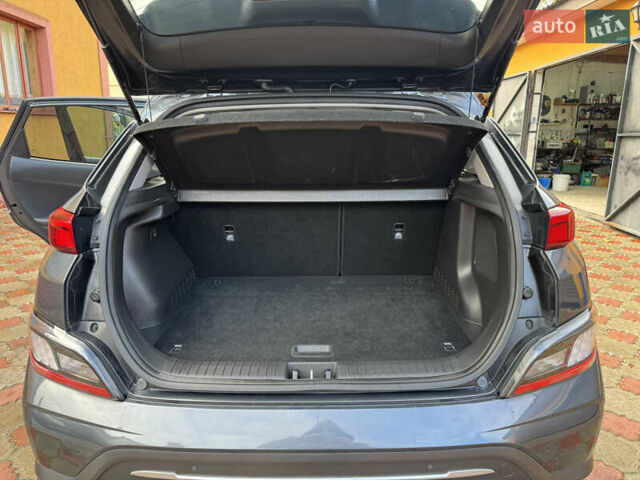 Серый Хендай Kona Electric, объемом двигателя 0 л и пробегом 77 тыс. км за 15999 $, фото 16 на Automoto.ua