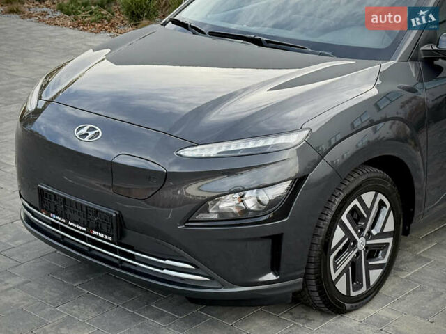 Серый Хендай Kona Electric, объемом двигателя 0 л и пробегом 87 тыс. км за 19552 $, фото 35 на Automoto.ua