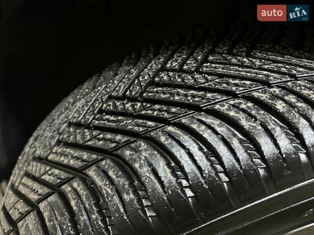 Серый Хендай Kona Electric, объемом двигателя 0 л и пробегом 65 тыс. км за 19900 $, фото 31 на Automoto.ua