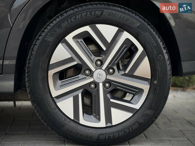 Серый Хендай Kona Electric, объемом двигателя 0 л и пробегом 87 тыс. км за 19552 $, фото 51 на Automoto.ua