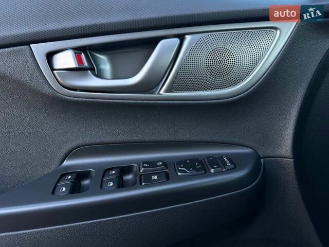 Сірий Хендай Kona Electric, об'ємом двигуна 0 л та пробігом 83 тис. км за 19900 $, фото 9 на Automoto.ua