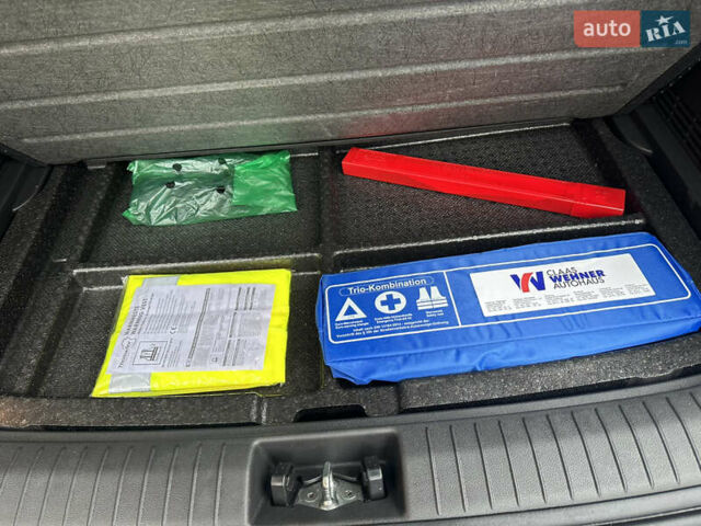 Сірий Хендай Kona Electric, об'ємом двигуна 0 л та пробігом 44 тис. км за 17600 $, фото 37 на Automoto.ua