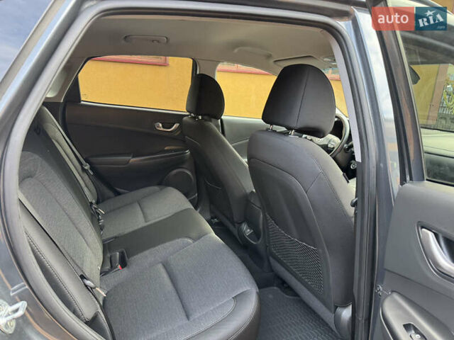 Серый Хендай Kona Electric, объемом двигателя 0 л и пробегом 77 тыс. км за 15999 $, фото 32 на Automoto.ua