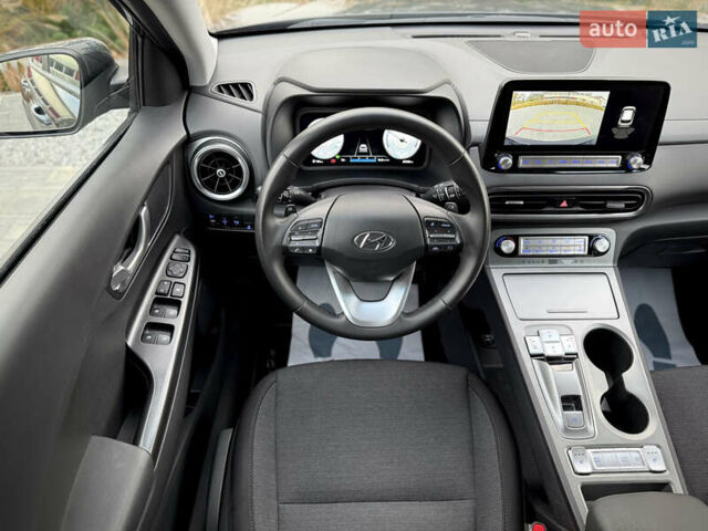 Серый Хендай Kona Electric, объемом двигателя 0 л и пробегом 87 тыс. км за 19552 $, фото 64 на Automoto.ua
