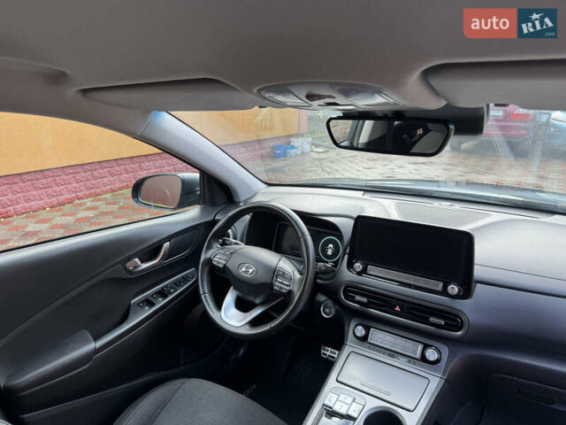 Серый Хендай Kona Electric, объемом двигателя 0 л и пробегом 77 тыс. км за 15999 $, фото 35 на Automoto.ua