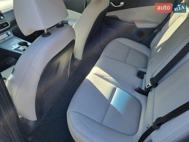 Серый Хендай Kona Electric, объемом двигателя 0 л и пробегом 42 тыс. км за 21500 $, фото 23 на Automoto.ua