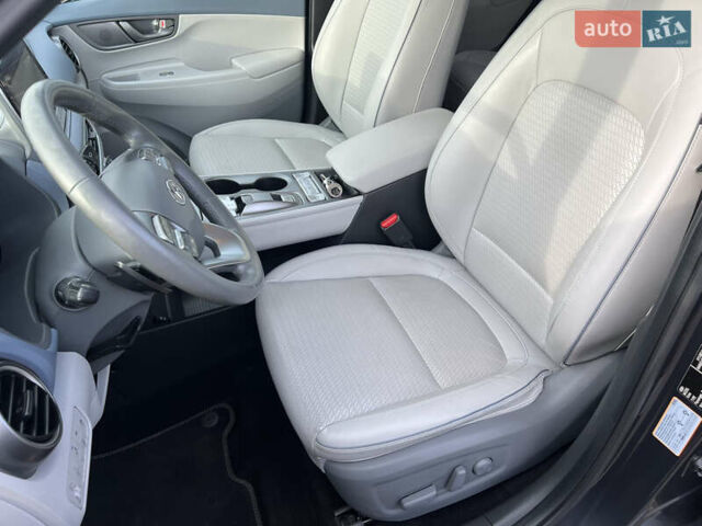 Серый Хендай Kona Electric, объемом двигателя 0 л и пробегом 72 тыс. км за 20154 $, фото 29 на Automoto.ua