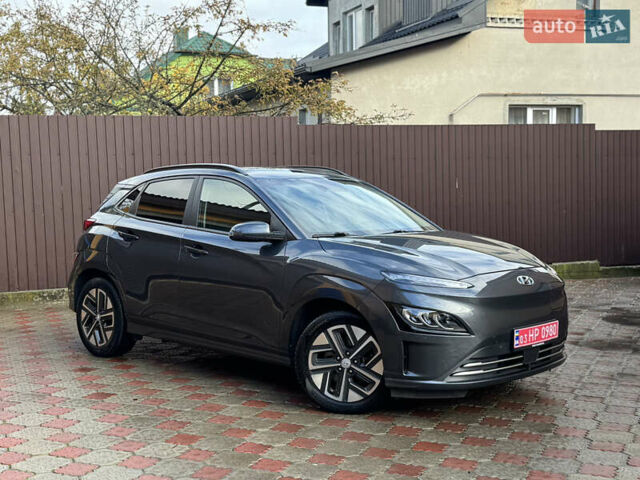 Серый Хендай Kona Electric, объемом двигателя 0 л и пробегом 77 тыс. км за 15999 $, фото 59 на Automoto.ua