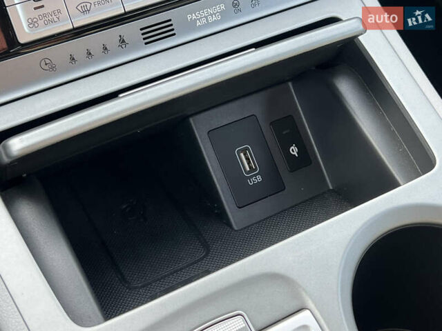 Серый Хендай Kona Electric, объемом двигателя 0 л и пробегом 72 тыс. км за 20154 $, фото 58 на Automoto.ua