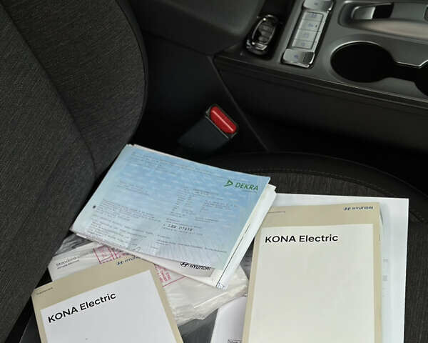 Серый Хендай Kona Electric, объемом двигателя 0 л и пробегом 63 тыс. км за 18450 $, фото 43 на Automoto.ua