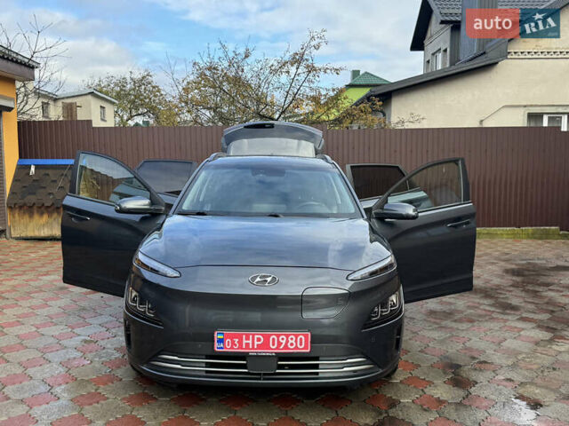Серый Хендай Kona Electric, объемом двигателя 0 л и пробегом 77 тыс. км за 15999 $, фото 24 на Automoto.ua