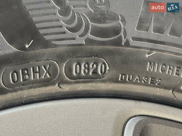 Серый Хендай Kona Electric, объемом двигателя 0 л и пробегом 72 тыс. км за 20154 $, фото 25 на Automoto.ua