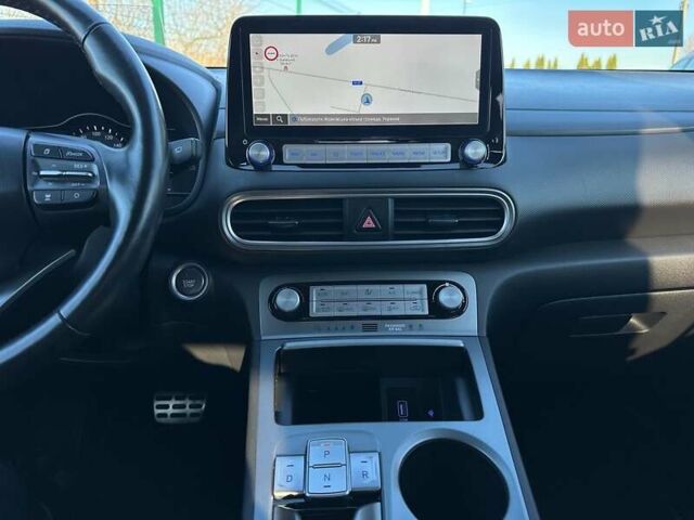 Сірий Хендай Kona Electric, об'ємом двигуна 0 л та пробігом 83 тис. км за 19900 $, фото 63 на Automoto.ua