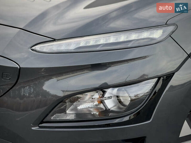 Серый Хендай Kona Electric, объемом двигателя 0 л и пробегом 87 тыс. км за 19552 $, фото 10 на Automoto.ua