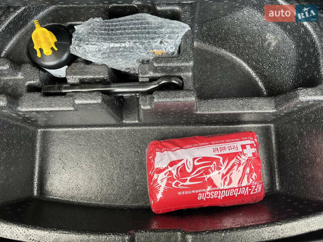 Серый Хендай Kona Electric, объемом двигателя 0 л и пробегом 72 тыс. км за 20154 $, фото 39 на Automoto.ua