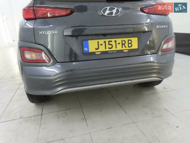 Серый Хендай Kona Electric, объемом двигателя 0 л и пробегом 130 тыс. км за 17950 $, фото 9 на Automoto.ua