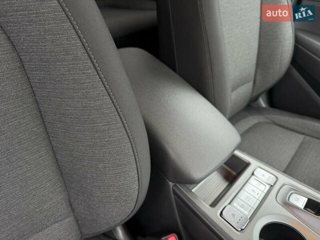 Сірий Хендай Kona Electric, об'ємом двигуна 0 л та пробігом 37 тис. км за 18100 $, фото 30 на Automoto.ua