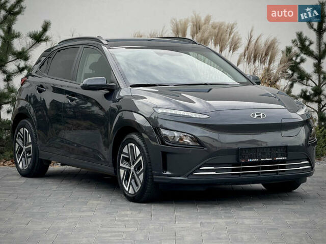 Серый Хендай Kona Electric, объемом двигателя 0 л и пробегом 87 тыс. км за 19552 $, фото 6 на Automoto.ua