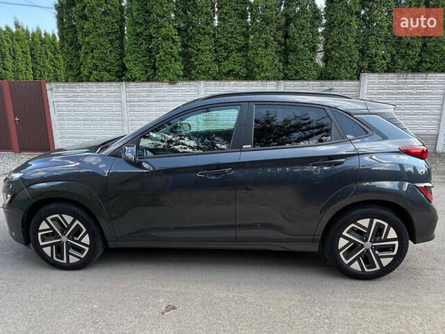 Серый Хендай Kona Electric, объемом двигателя 0 л и пробегом 30 тыс. км за 18000 $, фото 1 на Automoto.ua