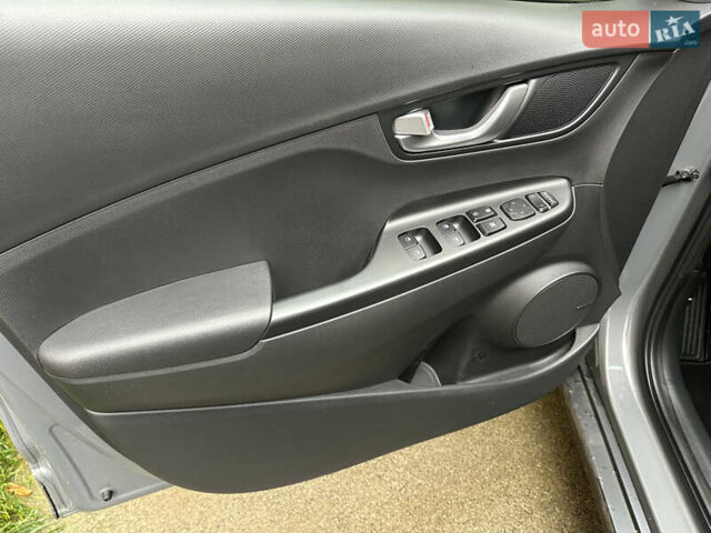 Сірий Хендай Kona Electric, об'ємом двигуна 0 л та пробігом 44 тис. км за 17600 $, фото 42 на Automoto.ua
