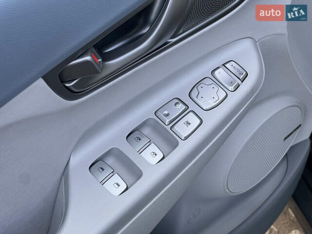 Серый Хендай Kona Electric, объемом двигателя 0 л и пробегом 72 тыс. км за 20154 $, фото 61 на Automoto.ua