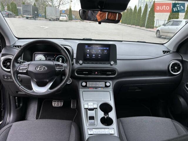 Сірий Хендай Kona Electric, об'ємом двигуна 0 л та пробігом 52 тис. км за 16450 $, фото 25 на Automoto.ua