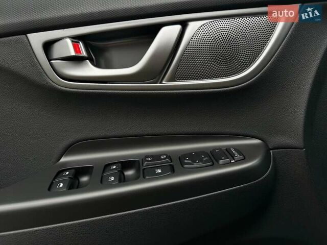 Серый Хендай Kona Electric, объемом двигателя 0 л и пробегом 65 тыс. км за 19900 $, фото 5 на Automoto.ua