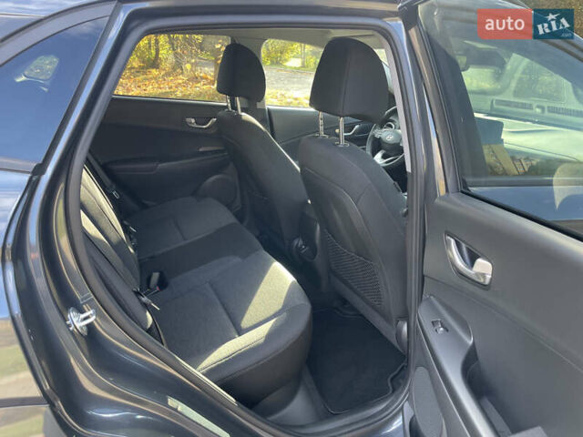 Серый Хендай Kona Electric, объемом двигателя 0 л и пробегом 48 тыс. км за 17390 $, фото 19 на Automoto.ua