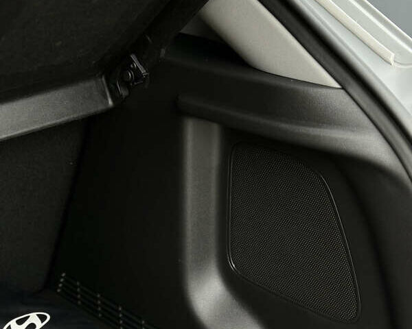 Серый Хендай Kona Electric, объемом двигателя 0 л и пробегом 63 тыс. км за 18450 $, фото 39 на Automoto.ua