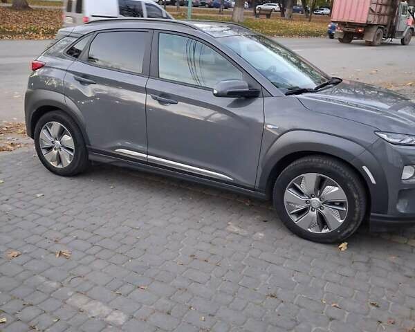 Серый Хендай Kona Electric, объемом двигателя 0 л и пробегом 45 тыс. км за 15999 $, фото 10 на Automoto.ua