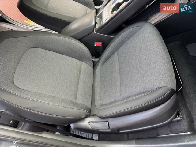 Серый Хендай Kona Electric, объемом двигателя 0 л и пробегом 77 тыс. км за 15999 $, фото 21 на Automoto.ua